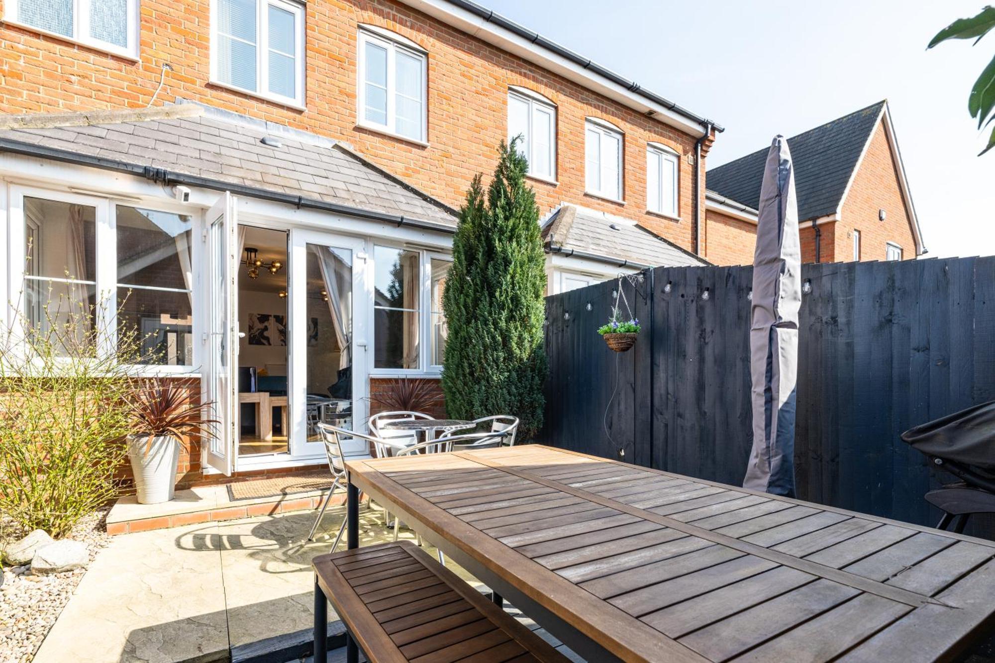 Brightleap Apartments: Modern Home-Away with Entertainment & Amenities Milton Keynes Exterior photo